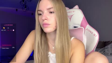 Snapshot of hornybunnyss chatting on December 16, 2024, 5:54 pm Sonya online show from December 16, 2024, 5:54 pm