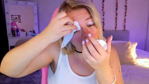 Snapshot of hornycakee chatting on November 12, 2025, 3:34 pm HornyCakee online show from November 12, 2025, 3:34 pm