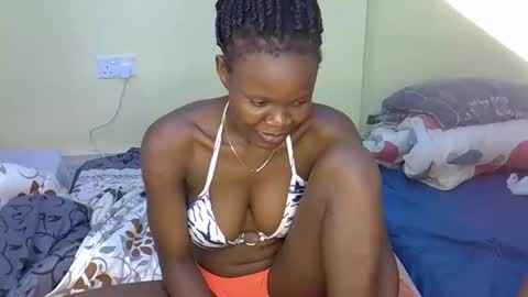 Snapshot of hornycrushy chatting on October 16, 2025, 4:24 am Sea girl online show from October 16, 2025, 4:24 am