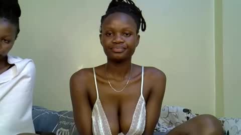 Snapshot of hornycrushy chatting on October 22, 2025, 4:35 am Sea girl online show from October 22, 2025, 4:35 am