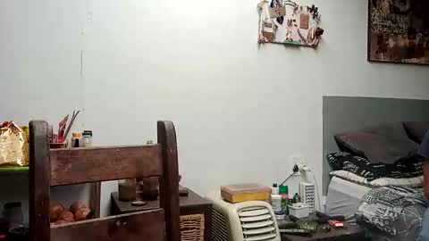 Snapshot of hornyhippies0080 chatting on January 17, 2026, 8:08 am Nix D online show from January 17, 2026, 8:08 am