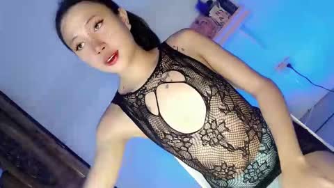hornykylie047 online show from November 7, 2025, 7:14 pm