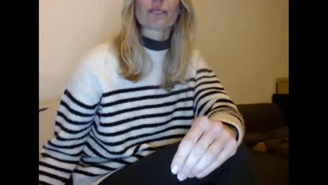 Snapshot of hornyssima chatting on January 2, 2025, 5:50 pm Hornyssima online show from January 2, 2025, 5:50 pm