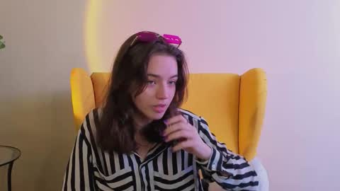 Snapshot of hortenciajenovese chatting on October 2, 2025, 7:48 am Mia online show from October 2, 2025, 7:48 am