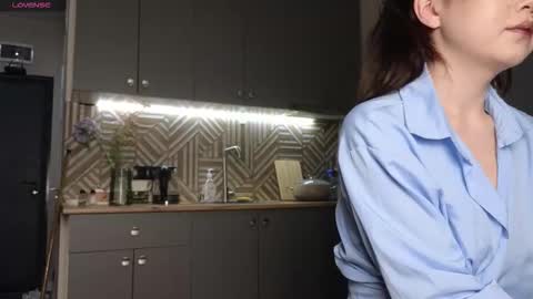 hosina_sayeri online show from October 14, 2025, 7:20 am