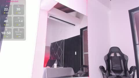 Snapshot of hot_boy_04 chatting on October 22, 2025, 1:55 pm hot boy 04 online show from October 22, 2025, 1:55 pm