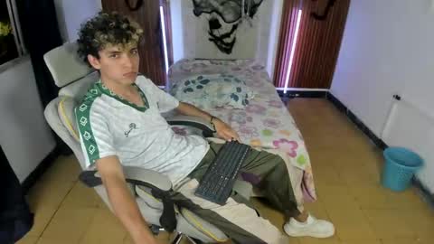 Snapshot of hot_bunny713 chatting on October 28, 2025, 2:15 am hot bunny online show from October 28, 2025, 2:15 am