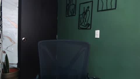Snapshot of hot_chocolate_4u chatting on July 9, 2026, 5:39 pm hot chocolate 4u online show from July 9, 2026, 5:39 pm