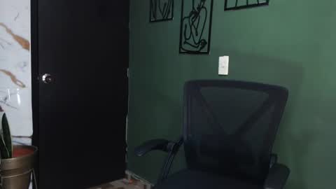 Snapshot of hot_chocolate_4u chatting on July 11, 2026, 4:15 am hot chocolate 4u online show from July 11, 2026, 4:15 am