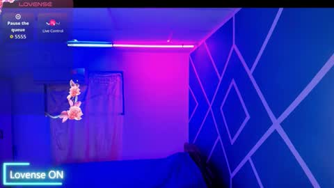 Hot Couple online show from October 9, 2025, 3:26 am