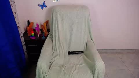 Snapshot of hot_girl01_hanna chatting on November 12, 2025, 10:52 pm angie online show from November 12, 2025, 10:52 pm