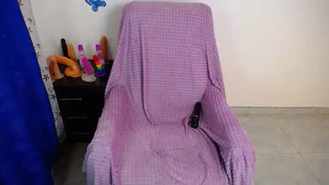 Snapshot of hot_girl01_hanna chatting on November 30, 2025, 4:22 pm angie online show from November 30, 2025, 4:22 pm