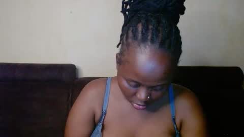 Linah online show from November 17, 2025, 10:37 pm