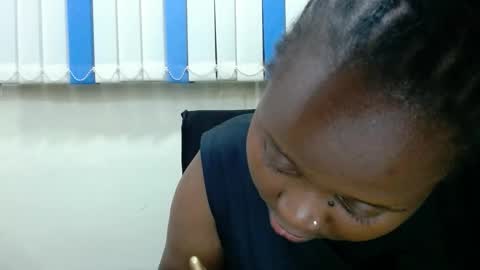 Linah online show from December 22, 2025, 4:37 pm