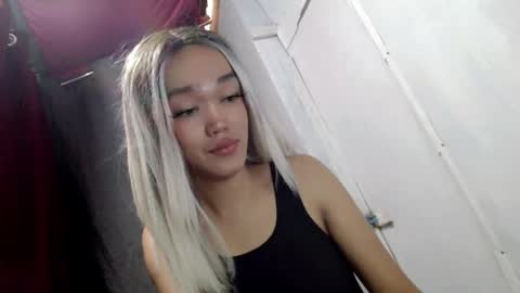 hot_moma69 online show from April 22, 2026, 8:17 am