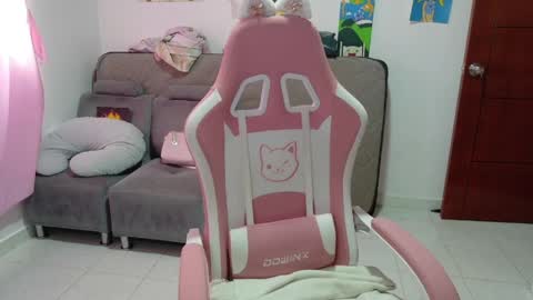 Mia online show from April 2, 2026, 6:38 pm