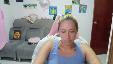 Mia online show from April 7, 2026, 8:09 pm