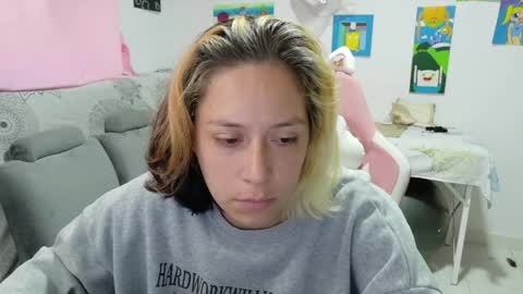 Snapshot of hot_mommymia chatting on May 2, 2026, 6:13 pm Mia online show from May 2, 2026, 6:13 pm