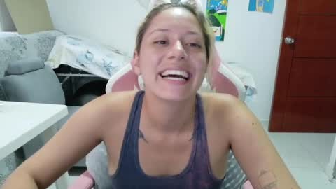 Snapshot of hot_mommymia chatting on May 7, 2026, 8:03 pm Mia online show from May 7, 2026, 8:03 pm