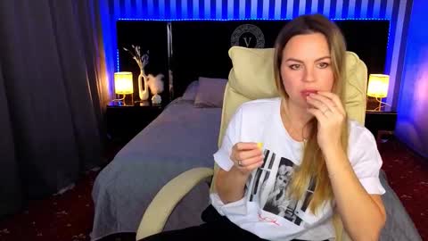 hot_natallie online show from November 21, 2025, 2:27 pm