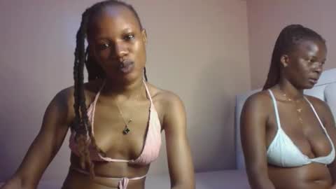 Snapshot of hot_petite100 chatting on October 7, 2025, 7:33 pm hot petite100 online show from October 7, 2025, 7:33 pm
