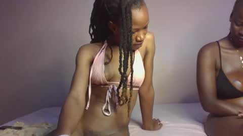 Snapshot of hot_petite100 chatting on October 8, 2025, 7:39 am hot petite100 online show from October 8, 2025, 7:39 am
