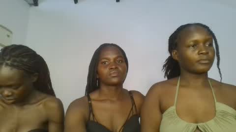 Petite online show from June 29, 2026, 1:33 pm