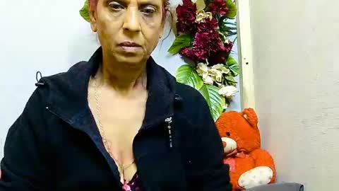 hot queen online show from June 21, 2026, 8:50 am