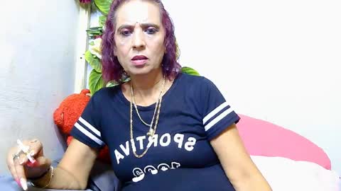 hot queen online show from July 24, 2026, 2:37 pm