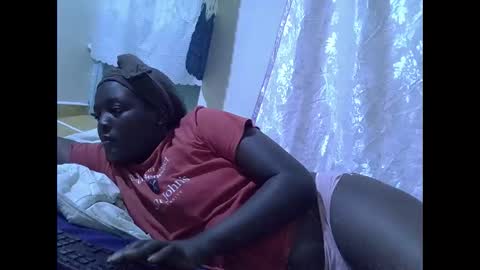 RAYLAH online show from February 7, 2026, 8:01 pm