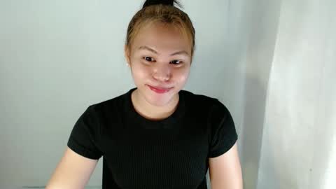 Selena online show from October 4, 2025, 6:06 pm