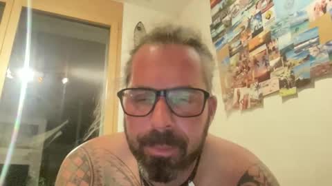 letmedoo2 online show from October 16, 2025, 5:58 pm