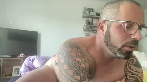 letmedoo2 online show from March 25, 2026, 7:03 am