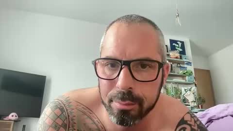 letmedoo2 online show from March 29, 2026, 11:43 am