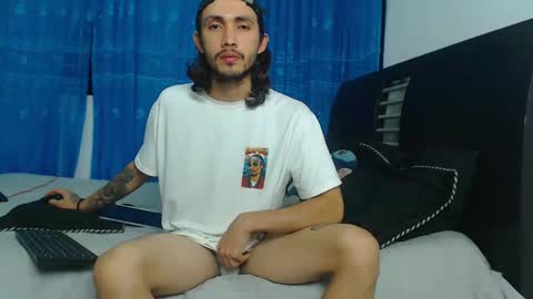 Snapshot of hot_sharks__ chatting on September 14, 2025, 5:28 am Hot Sharks online show from September 14, 2025, 5:28 am