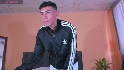 hot_twinks83 online show from January 14, 2025, 3:47 pm