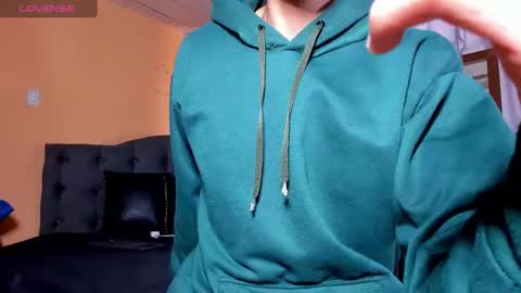 hot_twinks83 online show from March 10, 2025, 3:41 pm