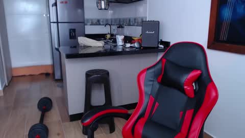 hot_twinks83 online show from September 15, 2025, 1:11 pm