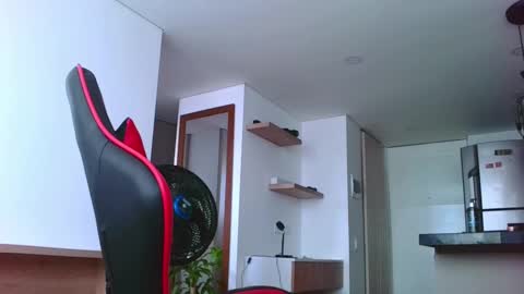 hot_twinks83 online show from September 25, 2025, 5:16 pm