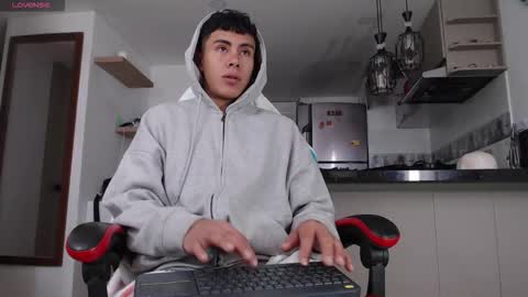 hot_twinks83 online show from October 13, 2025, 12:05 pm