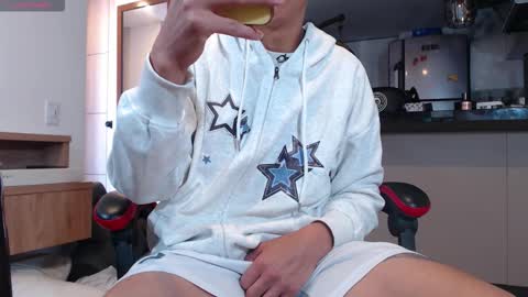 hot_twinks83 online show from October 21, 2025, 12:06 pm