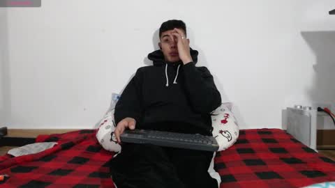 hot_twinks83 online show from November 5, 2025, 9:53 am