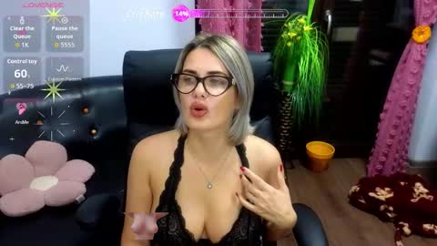 Snapshot of hotanalorena69 chatting on November 1, 2025, 6:15 am Lisa online show from November 1, 2025, 6:15 am