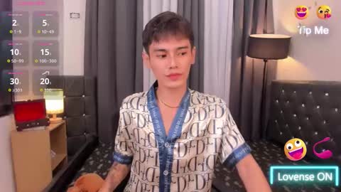 Kenny online show from December 21, 2025, 1:40 pm