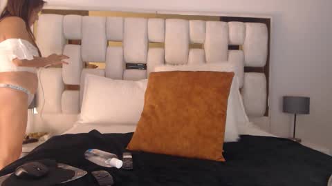 Bella Milf online show from October 9, 2025, 11:47 pm