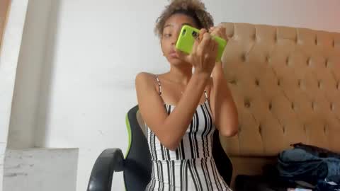 Snapshot of hotblosson chatting on November 2, 2025, 1:24 pm hotblosson online show from November 2, 2025, 1:24 pm