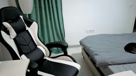 Hotboyshorny online show from April 7, 2026, 5:02 pm