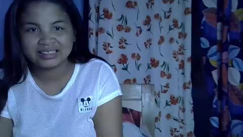 hotcelici online show from October 1, 2025, 9:37 am