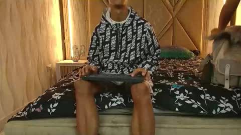 hotcouple_222 online show from December 22, 2025, 7:27 am