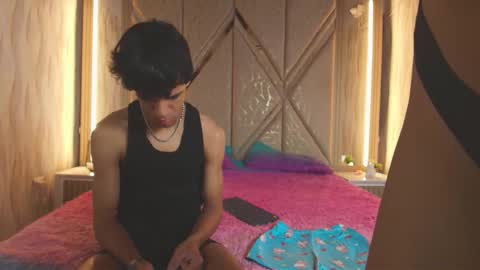 hotcouple_222 online show from March 5, 2026, 7:26 am